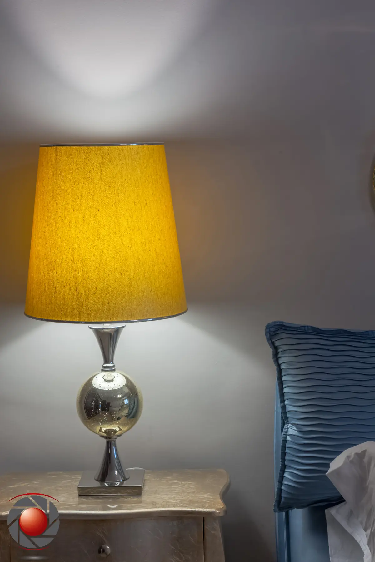 Détail de lampe dans la chambre bleue
